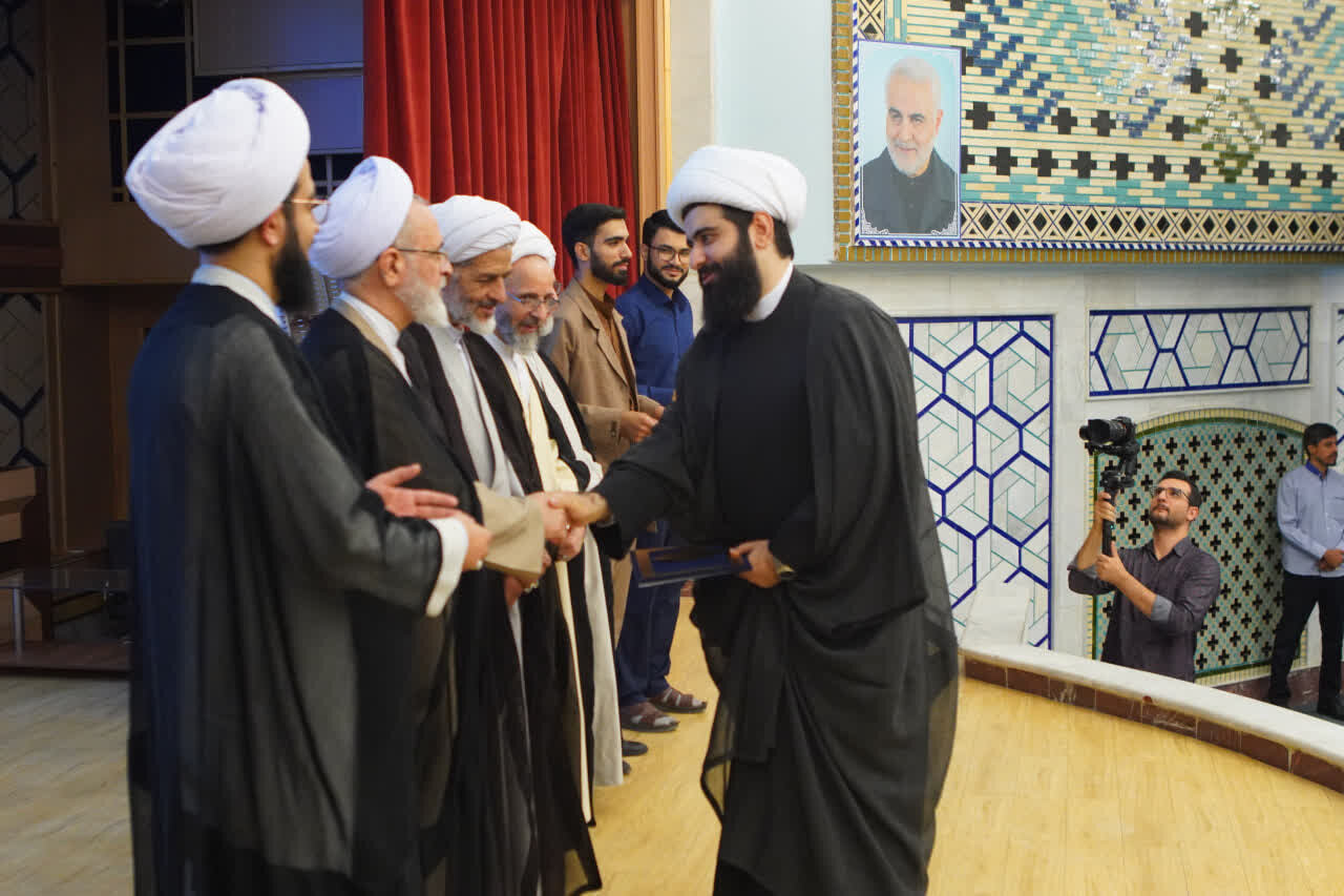 شروع فصلی تازه در میراث ماندگار عمار انقلاب / آیت‌الله اعرافی: اصلاح نرم‌افزار مدیریت جهان، مأموریت اصلی نخبگان حوزه است