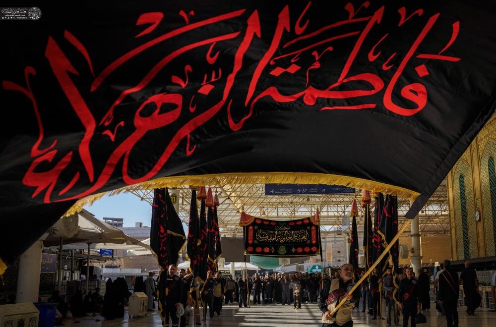 موكب العتبة العلويّة يُحيي ذكرى شهادة الزهراء (عليها السلام) بحسب الرواية الأولى
