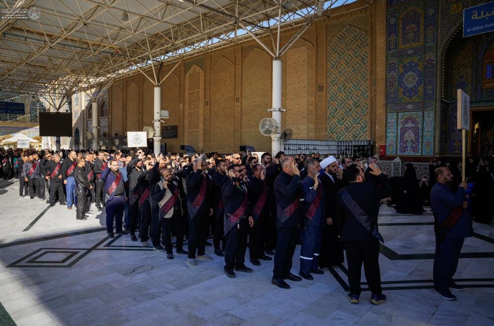 موكب العتبة العلويّة يُحيي ذكرى شهادة الزهراء (عليها السلام) بحسب الرواية الأولى