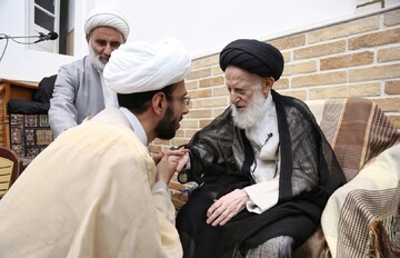 تعقیباتِ همیشگیِ آیت‌الله‌العظمی شبیری زنجانی(ره) پس از اقامه نماز