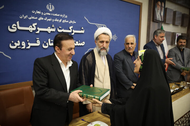 تصاویر / تجلیل از فعالان ستاد پشتیبانی از جنگ استان قزوین