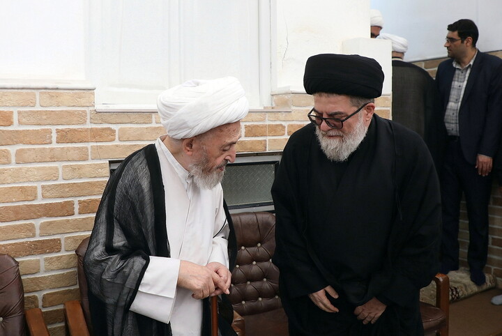 حضور مراجع، علما و شخصیت های حوزوی در دفتر مرحوم آیت‌الله العظمی شبیری زنجانی برای عرض تسلیت
