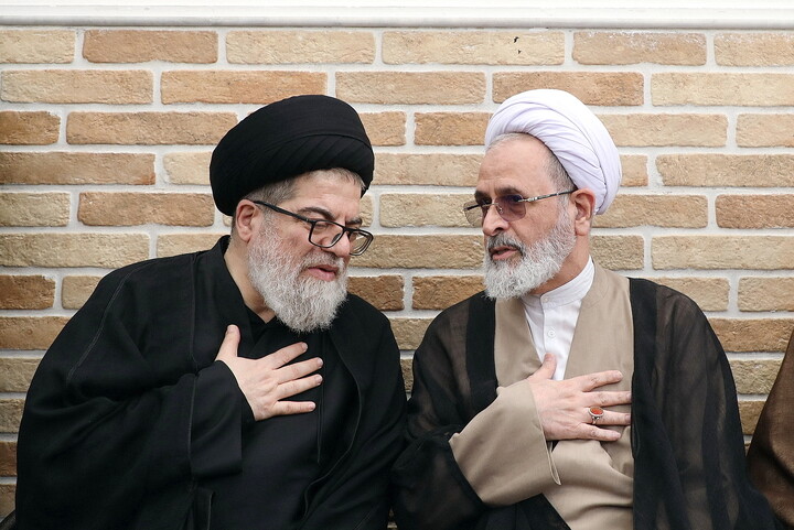 حضور مراجع، علما و شخصیت های حوزوی در دفتر مرحوم آیت‌الله العظمی شبیری زنجانی برای عرض تسلیت
