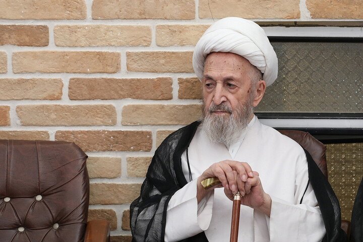 حضور مراجع، علما و شخصیت های حوزوی در دفتر مرحوم آیت‌الله العظمی شبیری زنجانی برای عرض تسلیت