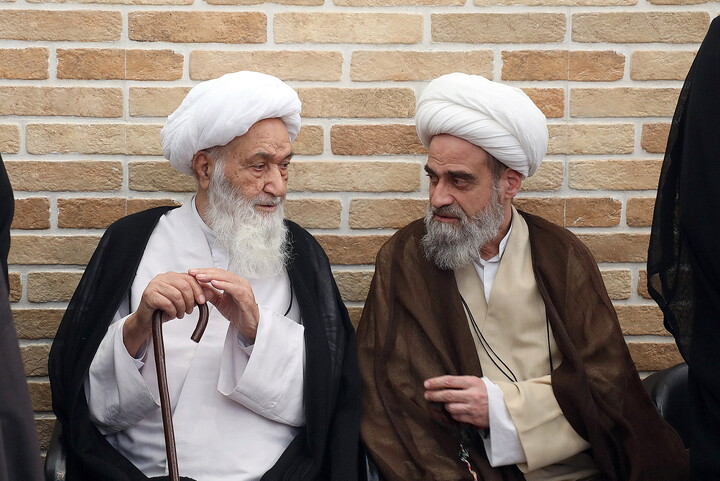 حضور مراجع، علما و شخصیت های حوزوی در دفتر مرحوم آیت‌الله العظمی شبیری زنجانی برای عرض تسلیت