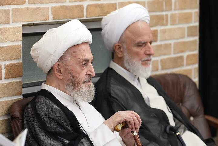 حضور مراجع، علما و شخصیت های حوزوی در دفتر مرحوم آیت‌الله العظمی شبیری زنجانی برای عرض تسلیت