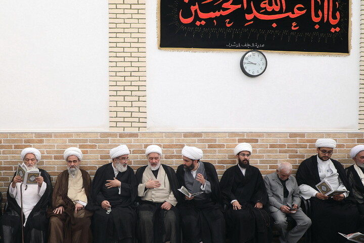 حضور مراجع، علما و شخصیت های حوزوی در دفتر مرحوم آیت‌الله العظمی شبیری زنجانی برای عرض تسلیت