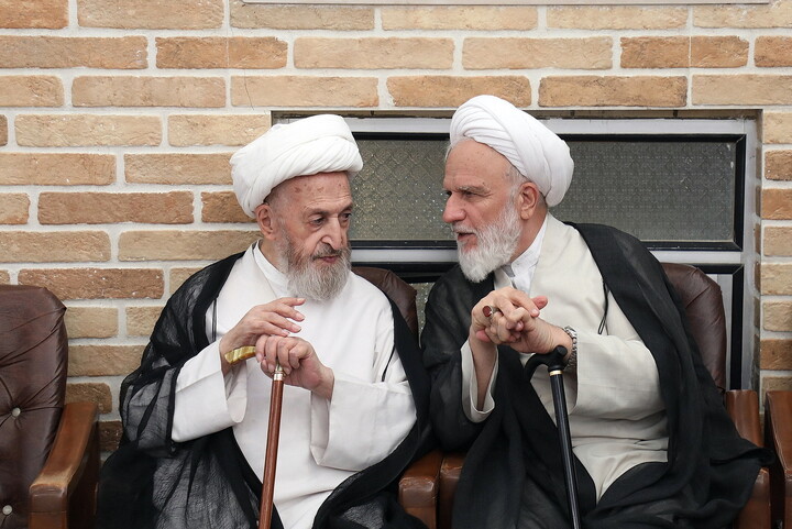 حضور مراجع، علما و شخصیت های حوزوی در دفتر مرحوم آیت‌الله العظمی شبیری زنجانی برای عرض تسلیت