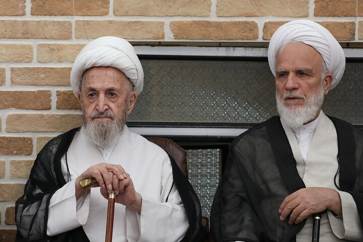 تصاویر/ حضور مراجع، علما و شخصیت های حوزوی در دفتر آیت‌الله الظمی شبیری زنجانی برای عرض تسلیت