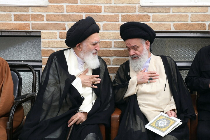 حضور مراجع، علما و شخصیت های حوزوی در دفتر مرحوم آیت‌الله العظمی شبیری زنجانی برای عرض تسلیت
