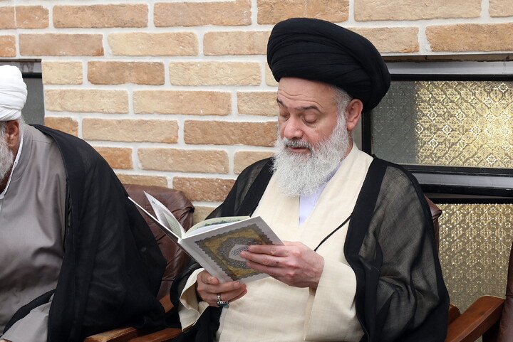 حضور مراجع، علما و شخصیت های حوزوی در دفتر مرحوم آیت‌الله العظمی شبیری زنجانی برای عرض تسلیت