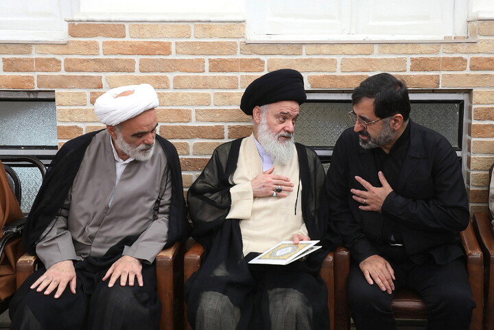 حضور مراجع، علما و شخصیت های حوزوی در دفتر مرحوم آیت‌الله العظمی شبیری زنجانی برای عرض تسلیت