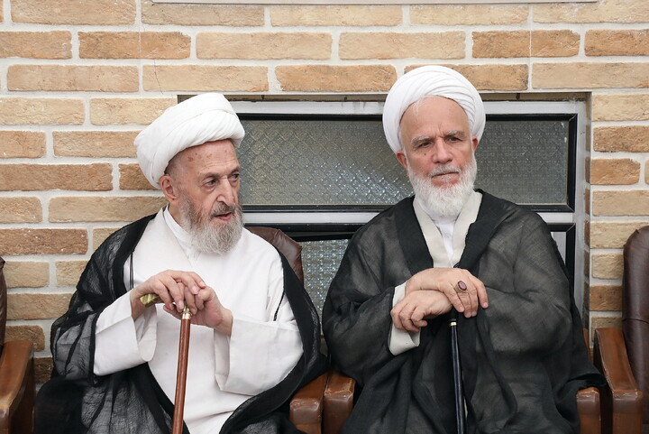 حضور مراجع، علما و شخصیت های حوزوی در دفتر مرحوم آیت‌الله العظمی شبیری زنجانی برای عرض تسلیت