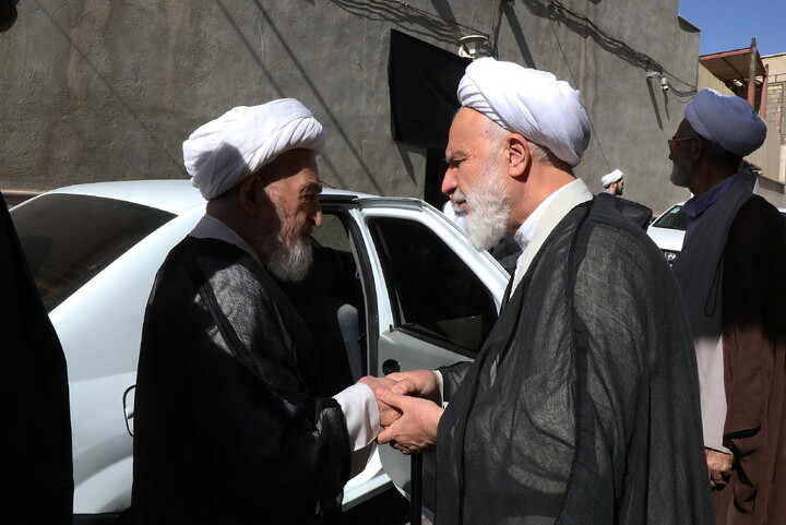 حضور مراجع، علما و شخصیت های حوزوی در دفتر مرحوم آیت‌الله العظمی شبیری زنجانی برای عرض تسلیت