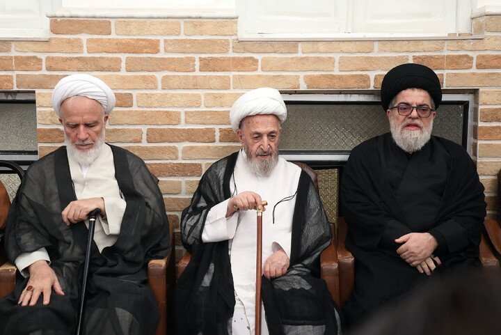 حضور مراجع، علما و شخصیت های حوزوی در دفتر مرحوم آیت‌الله العظمی شبیری زنجانی برای عرض تسلیت