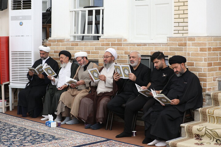 تصاویر/ حضور مراجع، علما و شخصیت های حوزوی در دفتر آیت‌الله الظمی شبیری زنجانی برای عرض تسلیت