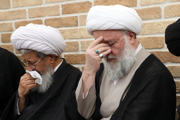 حضور مراجع، علما و شخصیت های حوزوی در دفتر مرحوم آیت‌الله العظمی شبیری زنجانی برای عرض تسلیت