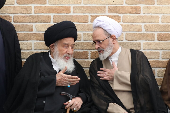 حضور مراجع، علما و شخصیت های حوزوی در دفتر مرحوم آیت‌الله العظمی شبیری زنجانی برای عرض تسلیت