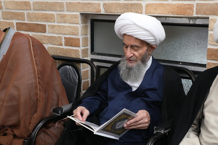 حضور مراجع، علما و شخصیت های حوزوی در دفتر مرحوم آیت‌الله العظمی شبیری زنجانی برای عرض تسلیت