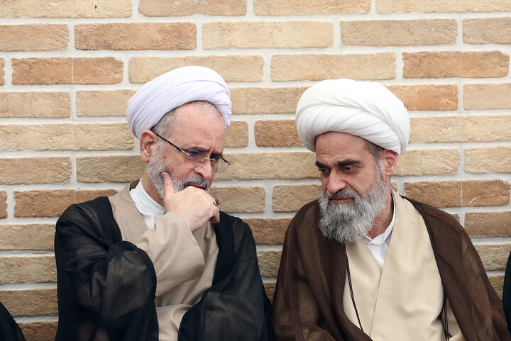 حضور مراجع، علما و شخصیت های حوزوی در دفتر مرحوم آیت‌الله العظمی شبیری زنجانی برای عرض تسلیت