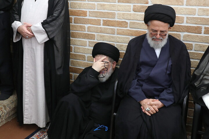 حضور مراجع، علما و شخصیت های حوزوی در دفتر مرحوم آیت‌الله العظمی شبیری زنجانی برای عرض تسلیت