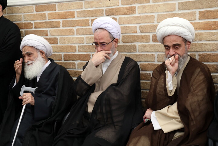 حضور مراجع، علما و شخصیت های حوزوی در دفتر مرحوم آیت‌الله العظمی شبیری زنجانی برای عرض تسلیت
