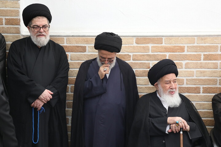 حضور مراجع، علما و شخصیت های حوزوی در دفتر مرحوم آیت‌الله العظمی شبیری زنجانی برای عرض تسلیت