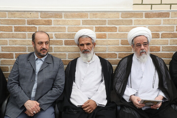 حضور مراجع، علما و شخصیت های حوزوی در دفتر مرحوم آیت‌الله العظمی شبیری زنجانی برای عرض تسلیت