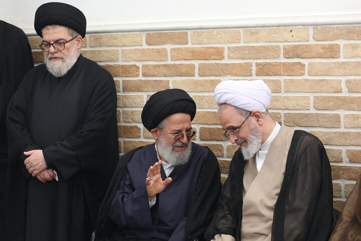 حضور مراجع، علما و شخصیت های حوزوی در دفتر مرحوم آیت‌الله العظمی شبیری زنجانی برای عرض تسلیت