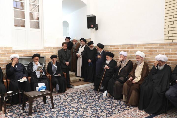 حضور مراجع، علما و شخصیت های حوزوی در دفتر مرحوم آیت‌الله العظمی شبیری زنجانی برای عرض تسلیت