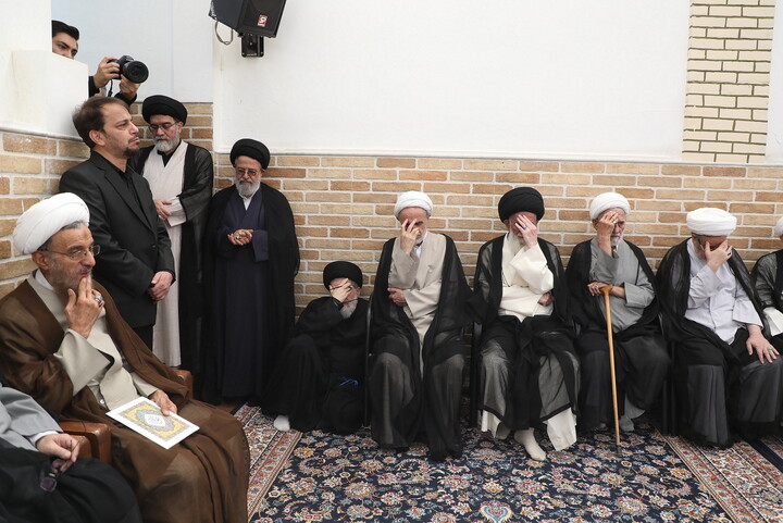 حضور مراجع، علما و شخصیت های حوزوی در دفتر مرحوم آیت‌الله العظمی شبیری زنجانی برای عرض تسلیت