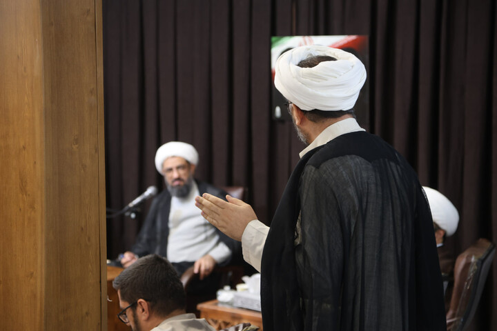 نشست روحانیون شاغل در آموزش و پرورش با امام جمعه همدان