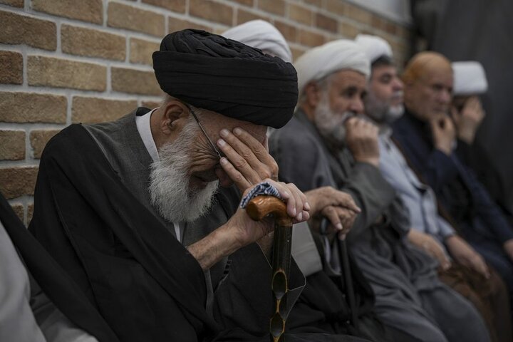 ابراز تسلیت خادمان حرم مطهر بانوی کرامت به بیت آیت‌الله شبیری زنجانی