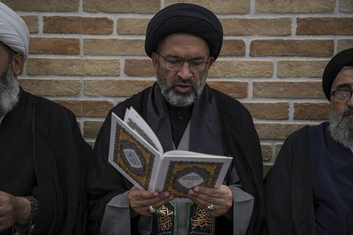 ابراز تسلیت خادمان حرم مطهر بانوی کرامت به بیت آیت‌الله شبیری زنجانی
