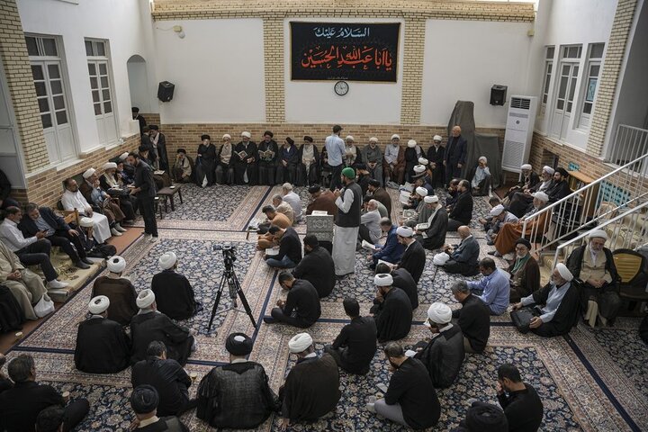ابراز تسلیت خادمان حرم مطهر بانوی کرامت به بیت آیت‌الله شبیری زنجانی
