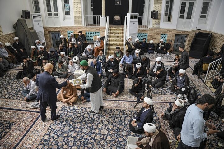 ابراز تسلیت خادمان حرم مطهر بانوی کرامت به بیت آیت‌الله شبیری زنجانی