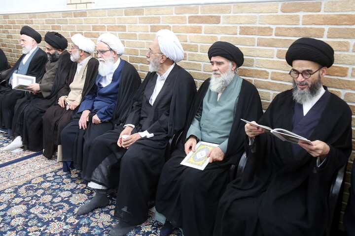 تصاویر/ مراسم وداع با پیکر مطهر حضرت آیت الله حاج سید موسی شبیری زنجانی(ره)