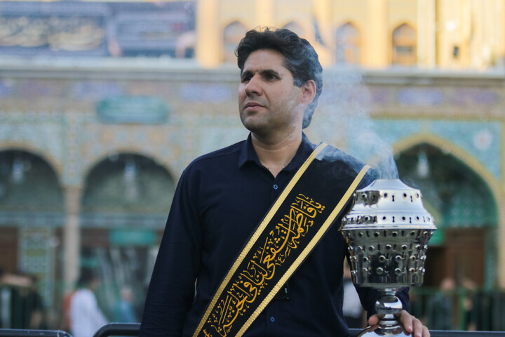 تصاویر/ مراسم تعویض پرچم گنبد حرم حضرت فاطمه معصومه(س) در شب وفات کریمه اهل بیت(ع)