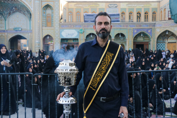 تصاویر/ مراسم تعویض پرچم گنبد حرم حضرت فاطمه معصومه(س) در شب وفات کریمه اهل بیت(ع)