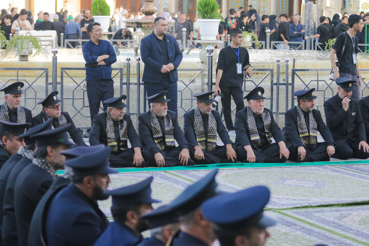 تصاویر/ مراسم تعویض پرچم گنبد حرم حضرت فاطمه معصومه(س) در شب وفات کریمه اهل بیت(ع)