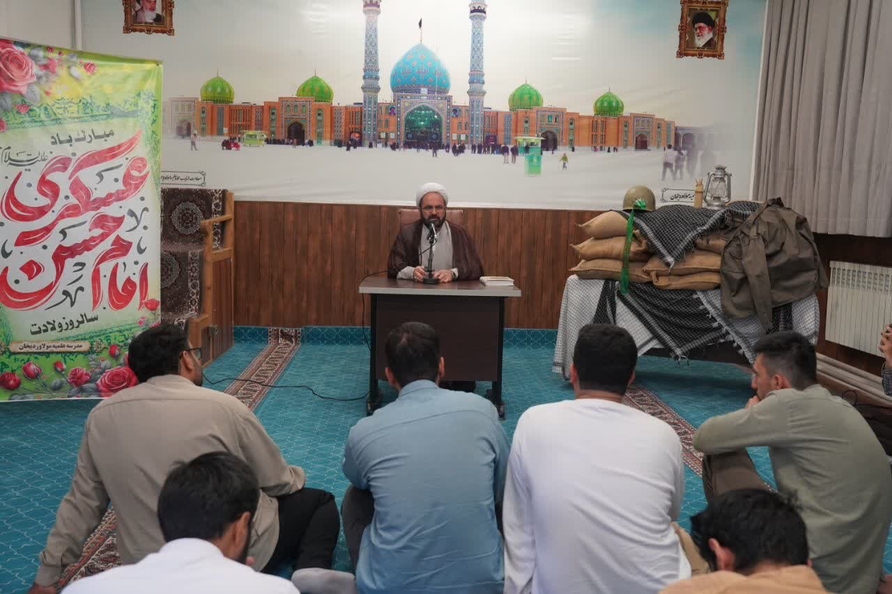 روحانیون با حضور در خط مقدس انگیزه بیشتری به رزمندگان می دادند