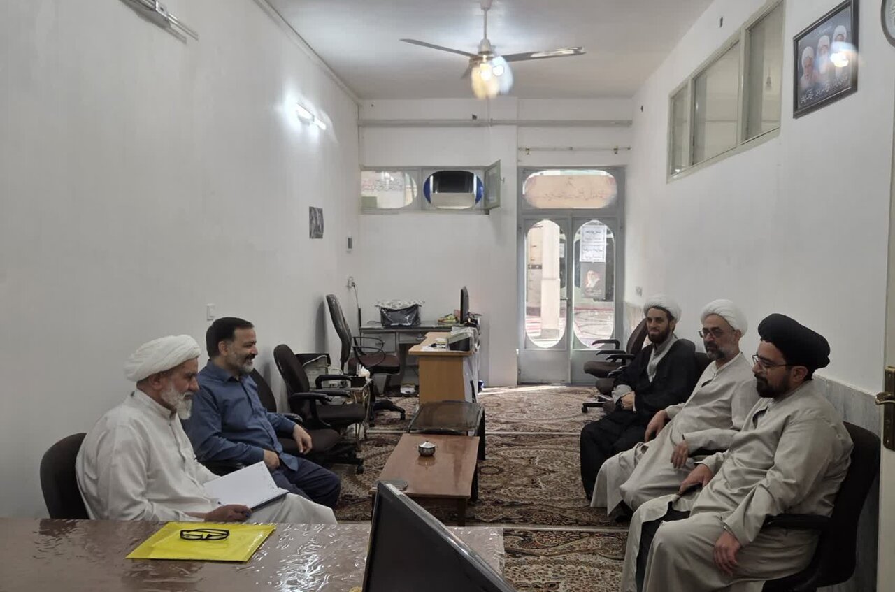 تاکید مدیر مدرسه علمیه آیت‌الله مدنی کاشانی بر ضرورت مستمر برگزاری دروس اخلاق