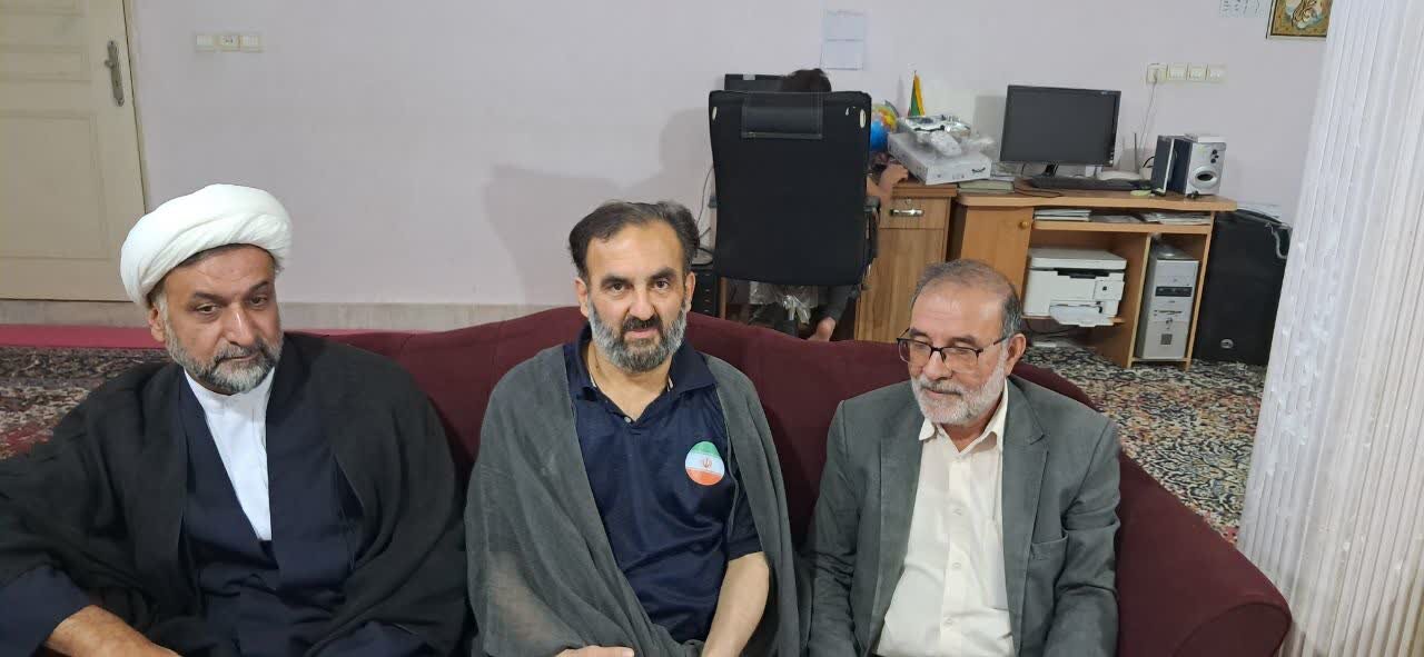 عیادت نمایندگان آیتالله اعرافی از روحانی که مربی بینالمللی تکواندو است