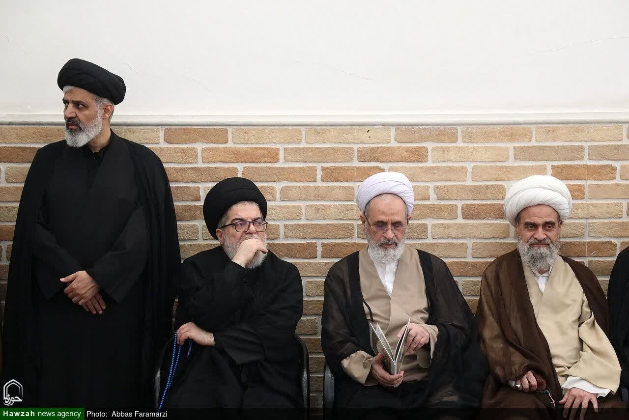 Mara'ji’ na Wanazuoni Wamtembelea Nyumbani kwa Ayatullah al-Udhma Shubayri Zanjani (ra) + Picha