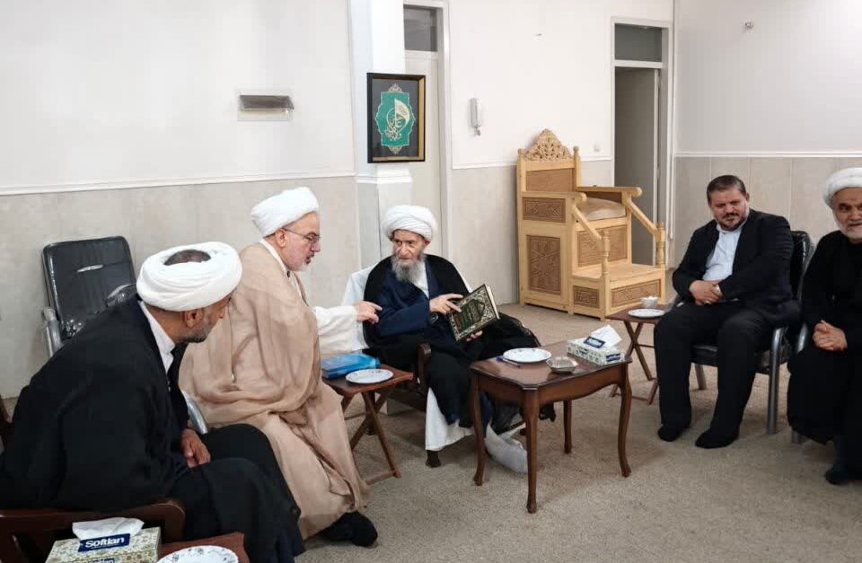 دیدار نمایندگان آیت الله اعرافی با استاد پیشکسوت دروس خارج حوزه علمیه قم