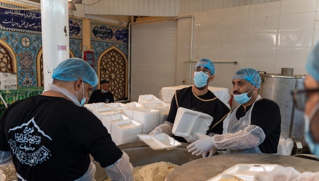 خدمت‌رسانی ۳۰ موکب ایرانی و عراقی به زائران در حرم حضرت معصومه(س)
