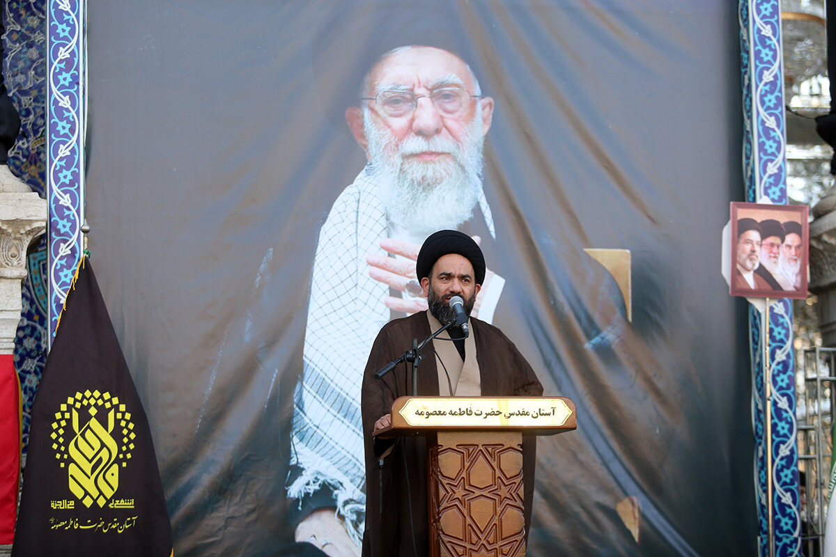 اهتزاز پرچم یعنی بالا بردن آرمان‌ها و اندیشه‌های شیعه راستین