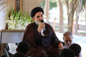 طلبگی یعنی انسان خود را وقف دین و امام زمان(عج) کند