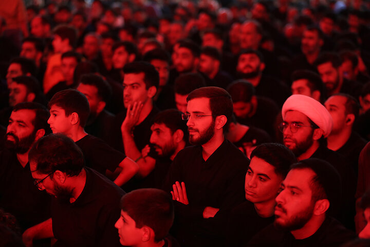 عزاداری پرشور نسل جوان در شب رحلت حضرت معصومه(س)