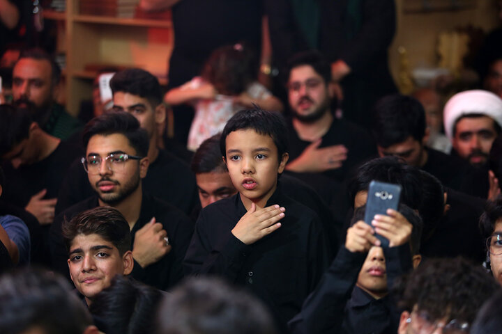 عزاداری پرشور نسل جوان در شب رحلت حضرت معصومه(س)
